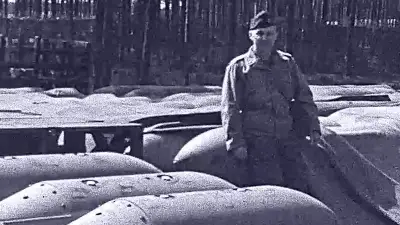 Bunker, Raketen und eine Explosion: Waldstück bei Rastow birgt ein düsteres Geheimnis