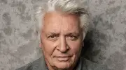 Henry Hübchen im Landestheater Neustrelitz: Ein Abend voller Geschichten