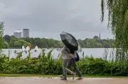 Kühleres Wetter: Regen und Gewitter in Norddeutschland erwartet