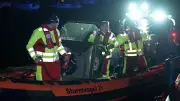 Kranichtour endet mit Großeinsatz: Ausflugsschiff läuft bei Dunkelheit auf Grund