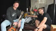 Les Bummms Boys: Neues Album „Irgendwas mit Liebe“ und klare politische Haltung