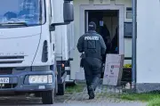 Polizeiaktion gegen Nazi-Musik: 33.000 Tonträger sichergestellt
