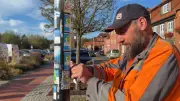 Sticker-Flut in Nordwestmecklenburg: Ärger und Kosten für Kommunen