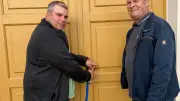 „Wie ein Vater“: Neuer Bürgermeister löst nach 36 Jahren den alten ab